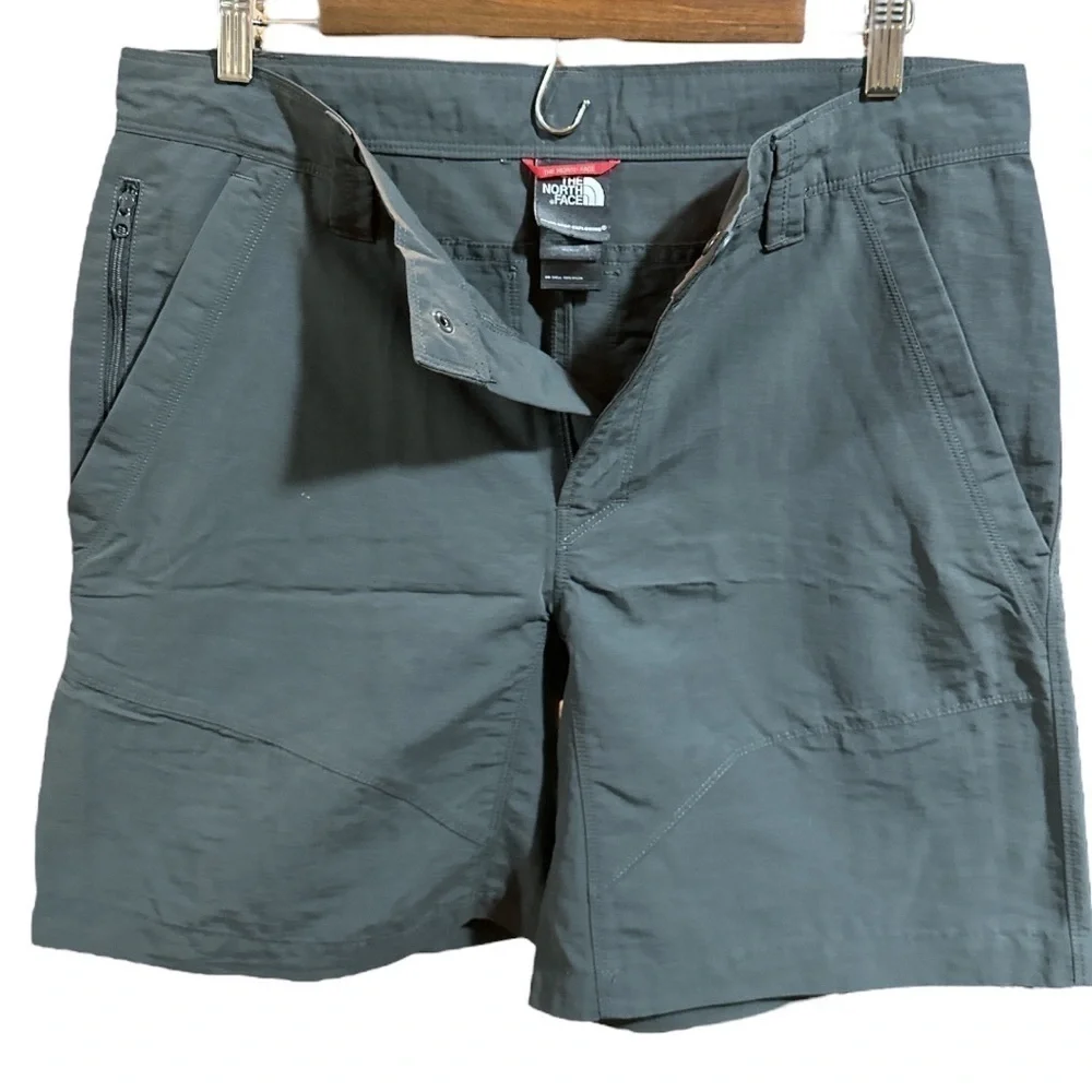 EUC - The North Face Men’s Horizon Utility Shorts - size 32 - Asphalt Gray